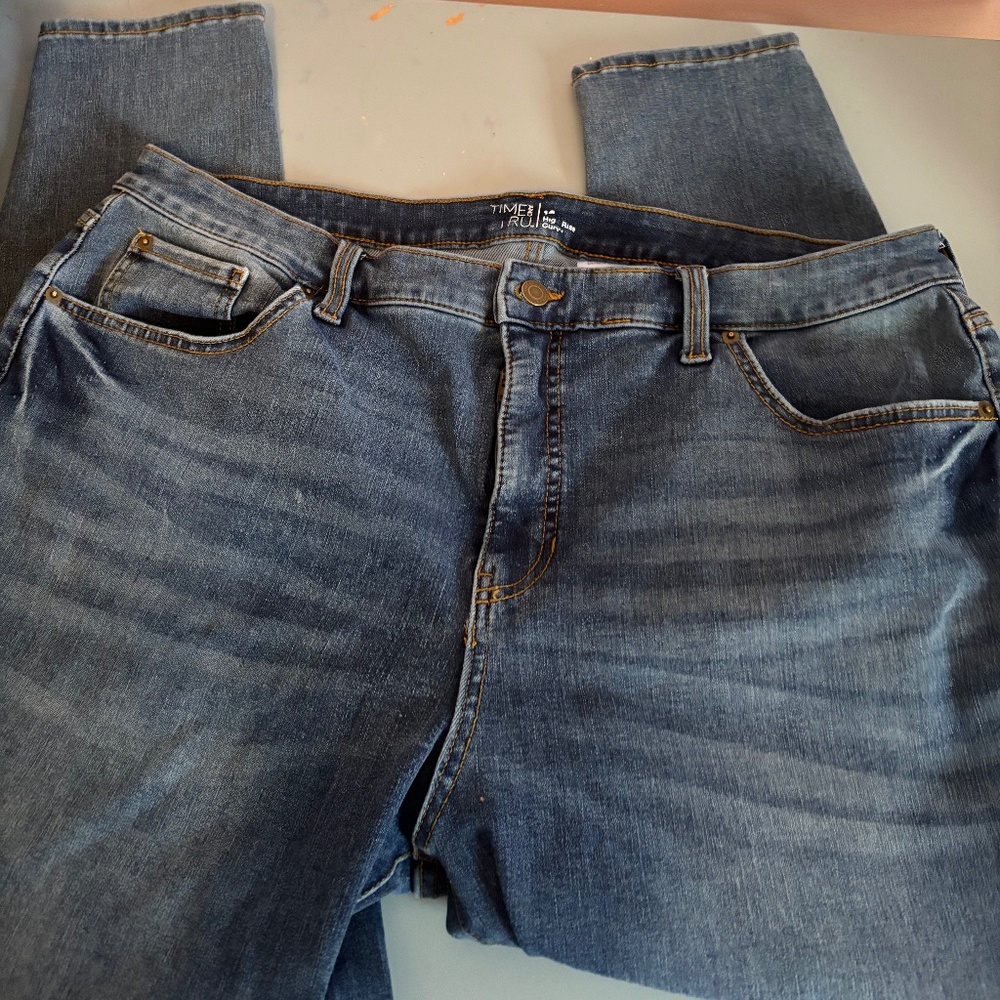 Women’s Time and Tru high rise curvy blue jeans